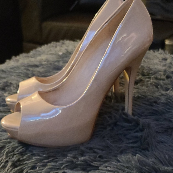Heels Tan size 8 1\2 taupe Aldo heels - Picture 2 of 3